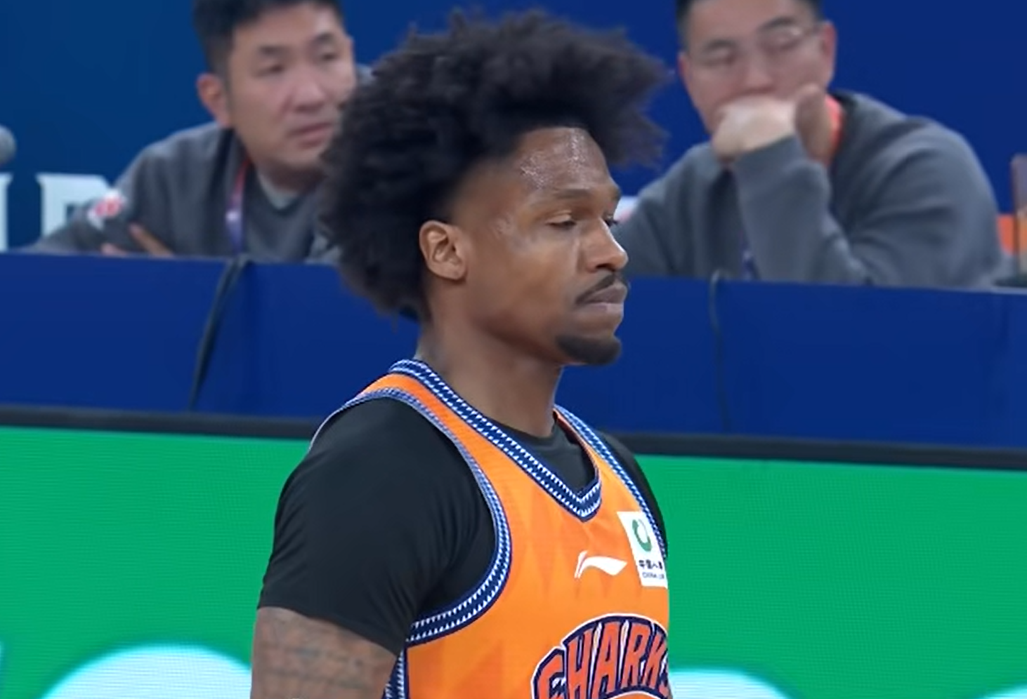 数万人凌晨狂欢！时隔36年世界杯首胜 他们力压巴西 小组第1