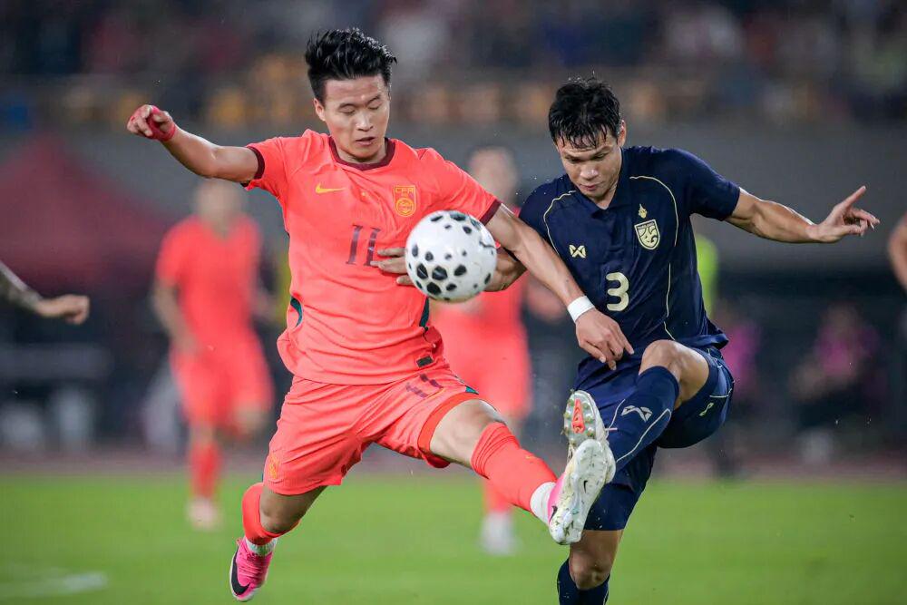 世体：世界杯18决赛西葡战，巴萨体育总监德科现场观战